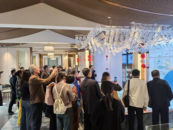 ����+�����������������������