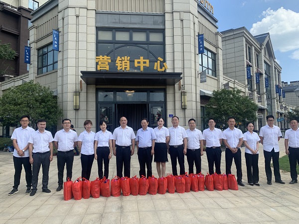 ���Ź���һ�е����εز�������Ŀ��չ�������䡱ο�ʻ