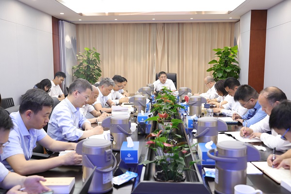 ����Ҽ�����ز����ŵ�ί��ǰ�����᳹ϰ��ƽ��ʱ���й���ɫ�������˼��������������